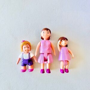Dollhouse doll girls & mom